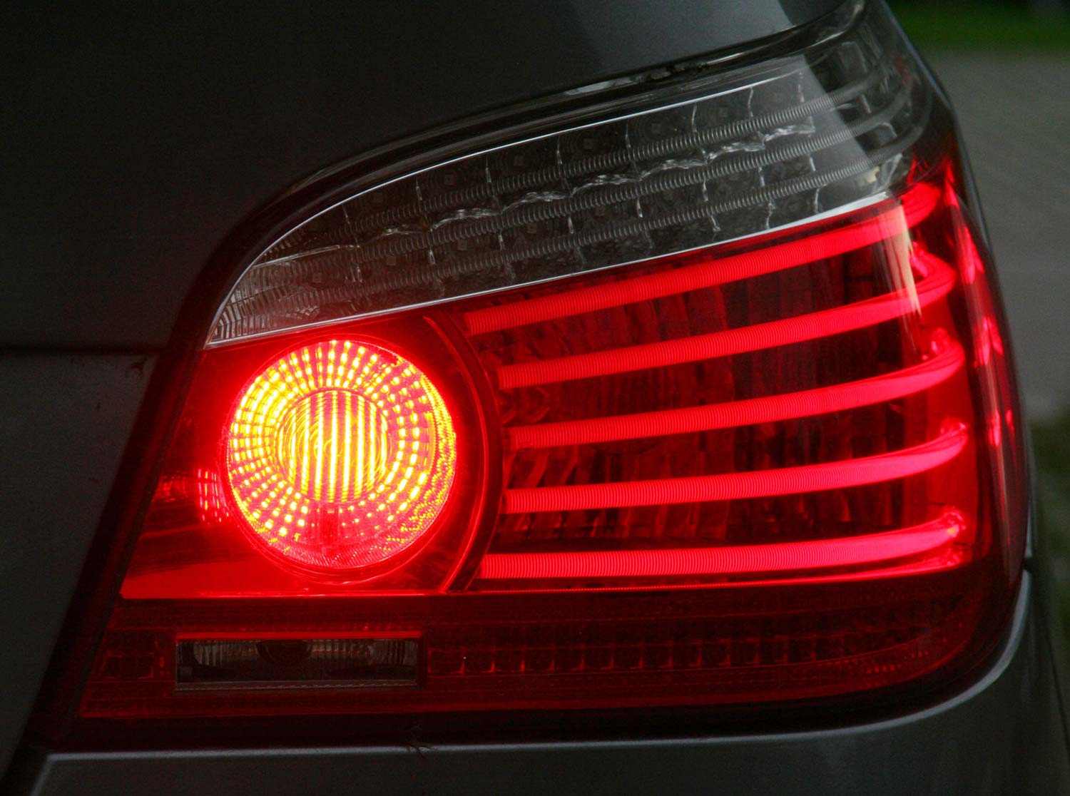 hero-009-light-technology-car-wheel-vehicle-auto-1103056-pxhere.com_
